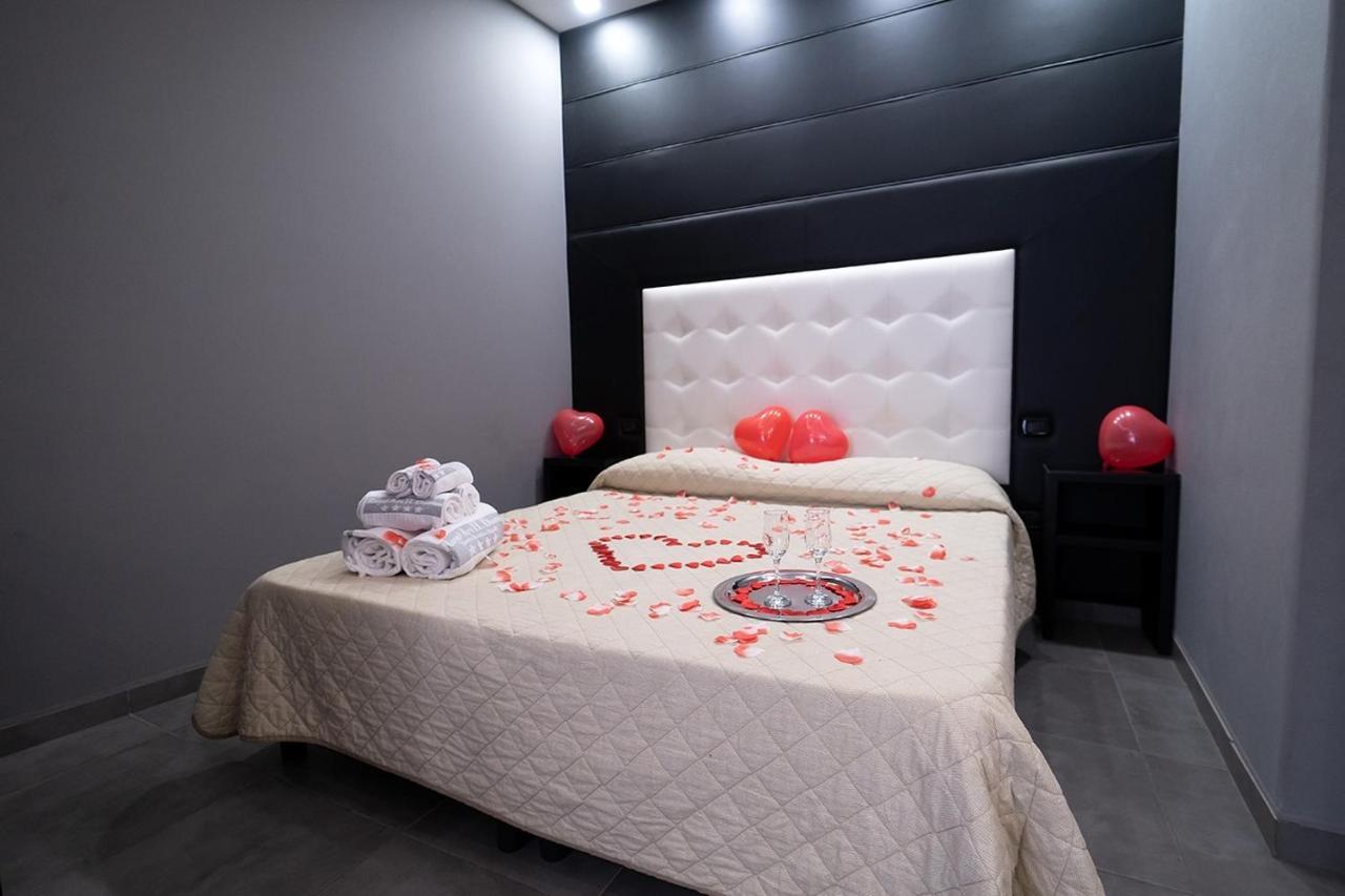 فندق Royal Art H Duomo - Napoli Centro, By Clapa Group المظهر الخارجي الصورة A bedroom in a love hotel