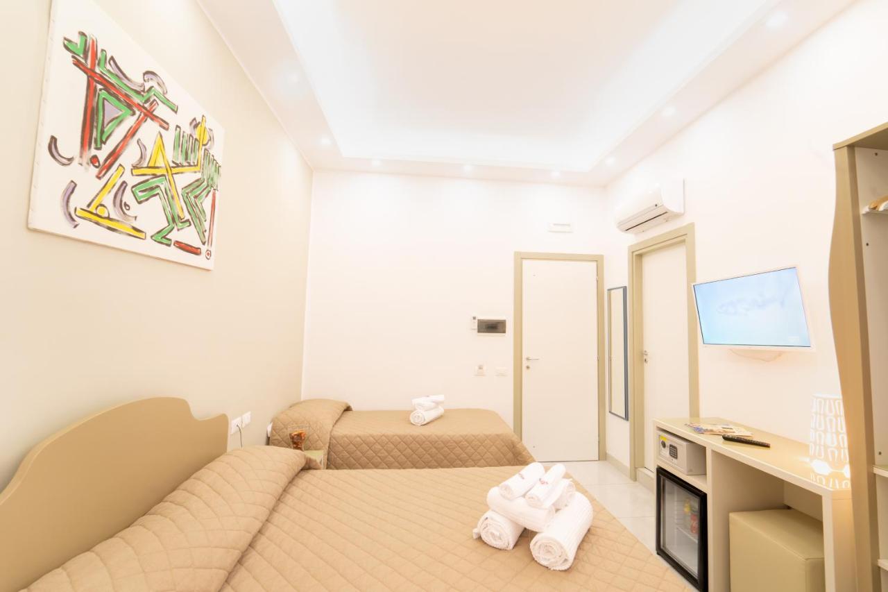 فندق Royal Art H Duomo - Napoli Centro, By Clapa Group المظهر الخارجي الصورة A room at the hotel